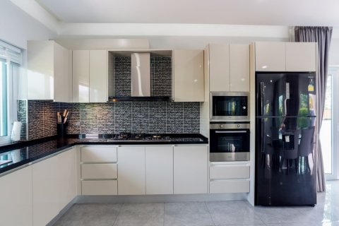 Villa in Hua Hin, Thailand 7 bedrooms № 168624 - photo 10