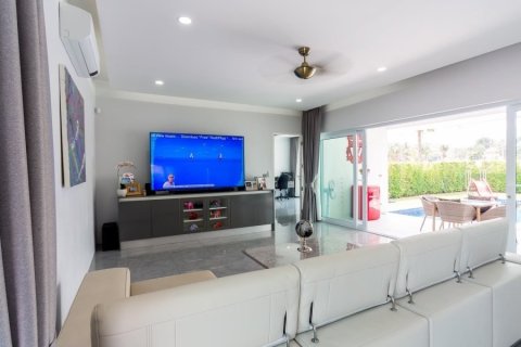 Villa in Hua Hin, Thailand 7 bedrooms № 168624 - photo 7