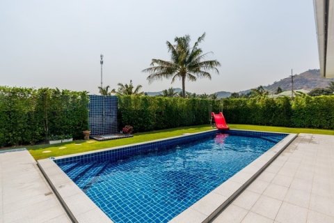 Villa in Hua Hin, Thailand 7 bedrooms № 168624 - photo 3