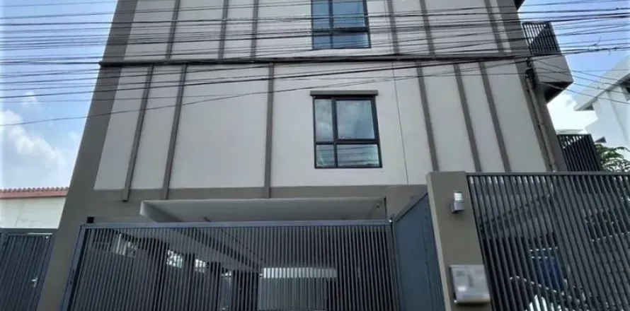 Gewerbeimmobilie in Lat Phrao, Bangkok, Thailand 1316 m2 № 220097