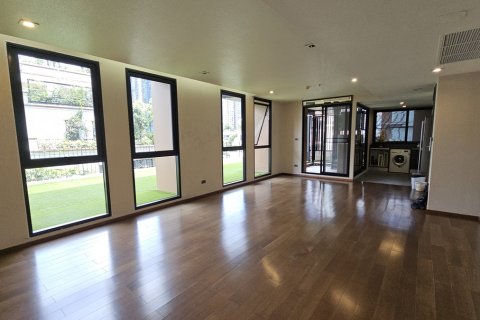 Condo à Sathon, Bangkok, Thaïlande, 3 chambres № 201226 - photo 2