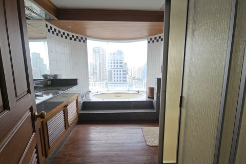 Condo à Khlong Toei, Bangkok, Thaïlande, 3 chambres № 201225 - photo 15