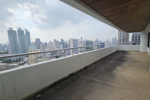 Condo à Khlong Toei, Bangkok, Thaïlande, 3 chambres № 201225 - photo 13