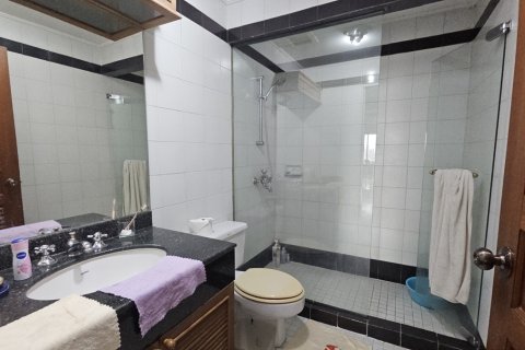 Condo à Khlong Toei, Bangkok, Thaïlande, 3 chambres № 201225 - photo 6