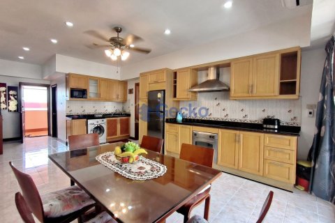 Condo in Pattaya, Thailand, 2 bedrooms № 196726 - photo 2