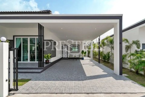 House in Pattaya, Thailand 3 bedrooms № 202040 - photo 14