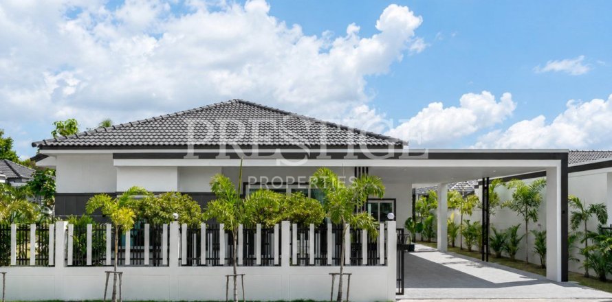 House in Pattaya, Thailand 3 bedrooms № 202040