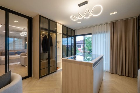 House in Chiang Mai, Thailand 4 bedrooms № 155319 - photo 15