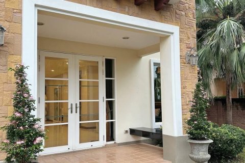 House in Chiang Mai, Thailand 3 bedrooms № 155323 - photo 4