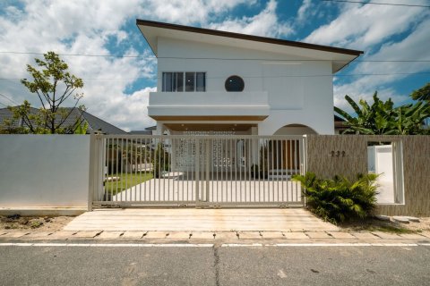 Villa in Chiang Mai, Thailand 4 bedrooms № 155320