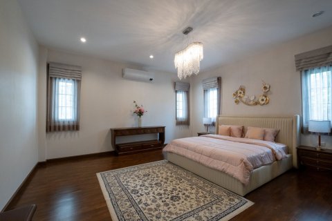 House in Chiang Mai, Thailand 5 bedrooms № 155318 - photo 12