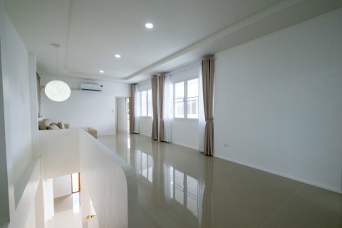 Villa in Chiang Mai, Thailand 4 bedrooms № 155321 - photo 9