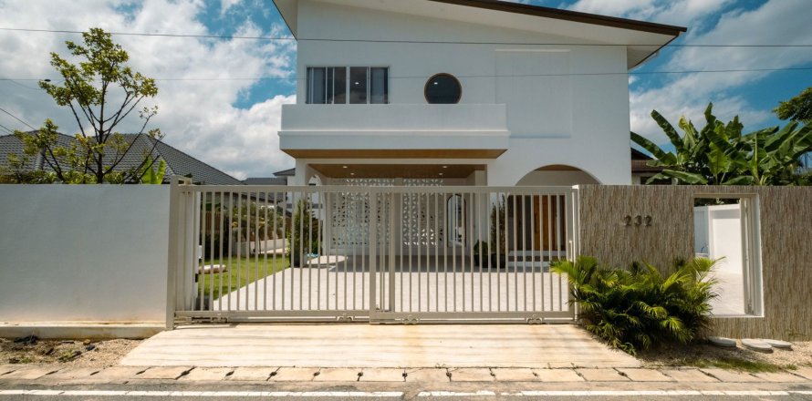 Villa in Chiang Mai, Thailand 4 bedrooms № 155321