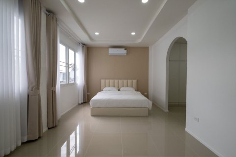 Villa in Chiang Mai, Thailand 4 bedrooms № 155321 - photo 10
