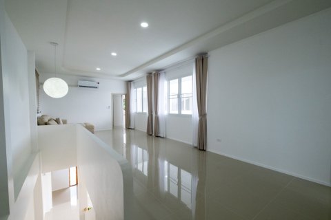 Villa in Chiang Mai, Thailand 4 bedrooms № 155321 - photo 9