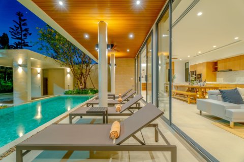 Villa in Phuket, Thailand 3 bedrooms № 164089 - photo 2