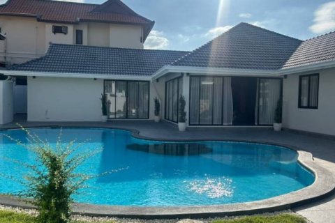 Вилла в Банг Ламунге, Таиланд с 3 спальнями  № 120425 - фото 1