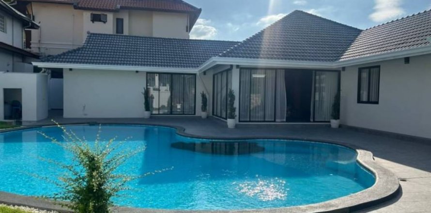 Вилла в Банг Ламунге, Таиланд с 3 спальнями  № 120425