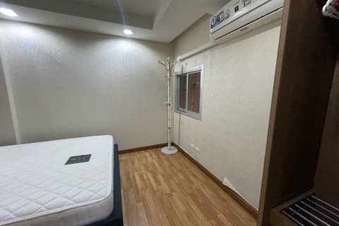 Condo in Din Daeng, Bangkok, Thailand, 2 bedrooms № 167388 - photo 12