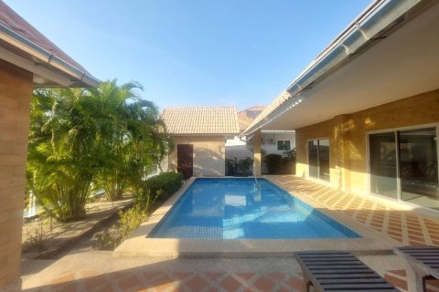Villa in Hua Hin, Thailand 3 bedrooms № 160314 - photo 2