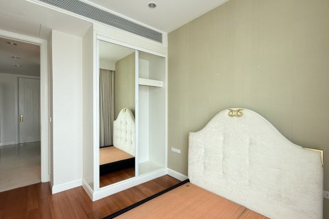 Condo in Pathum Wan, Bangkok, Thailand, 3 bedrooms № 201264 - photo 11