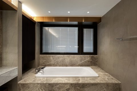 Condo in Pathum Wan, Bangkok, Thailand, 4 bedrooms № 201266 - photo 2