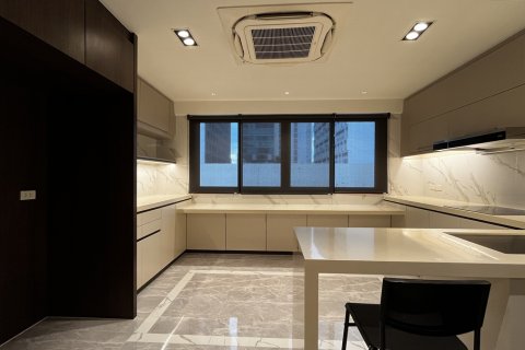 Condo in Pathum Wan, Bangkok, Thailand, 4 bedrooms № 201266 - photo 13