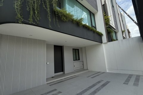 House in Phaya Thai, Bangkok, Thailand 3 bedrooms № 201260 - photo 2