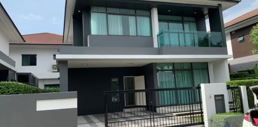 Haus in Bang Kapi, Bangkok, Thailand 4 Schlafzimmer № 215546