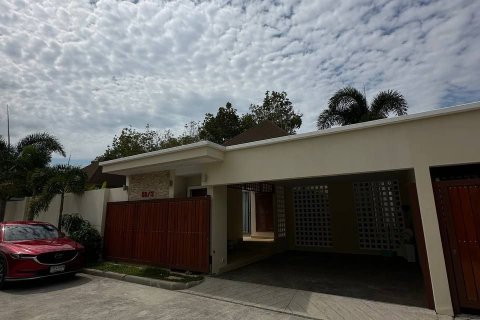 Villa in Phuket, Thailand 3 bedrooms № 168883 - photo 19