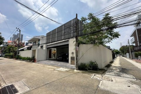 Duplex in Chatuchak, Bangkok, Thailand 5 bedrooms № 138929 - photo 1