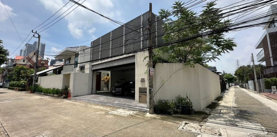 Duplex in Chatuchak, Bangkok, Thailand 5 bedrooms № 138929