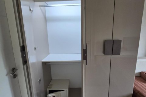 Studio dans le Condo à Watthana, Bangkok, Thaïlande  № 170980 - photo 13