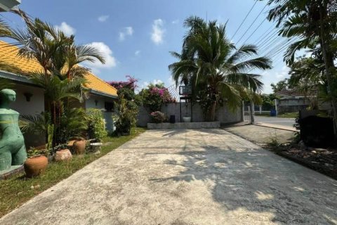 Villa in Pattaya, Thailand 5 bedrooms № 233650 - photo 4