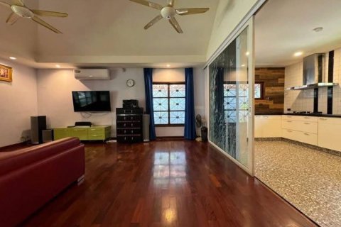 Villa in Pattaya, Thailand 5 bedrooms № 233650 - photo 6