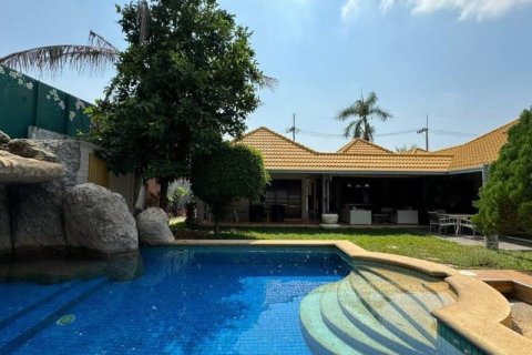 Villa in Pattaya, Thailand 5 bedrooms № 233650