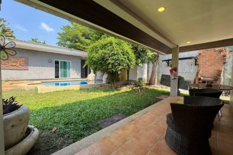Villa in Pattaya, Thailand 5 bedrooms № 233650 - photo 2