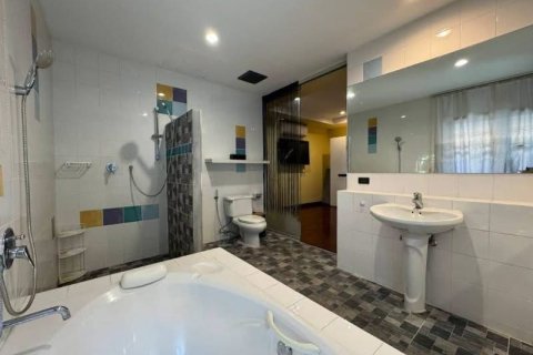 Villa in Pattaya, Thailand 5 bedrooms № 233650 - photo 9