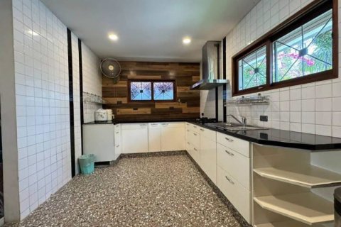 Villa in Pattaya, Thailand 5 bedrooms № 233650 - photo 5