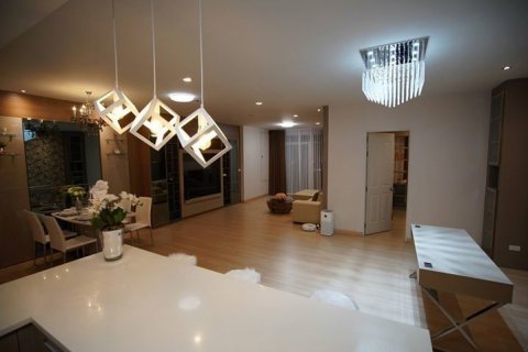 Кондоминиум с 2 спальнями в Кхлонг Сане, Бангкок, Таиланд № 138407 - фото 1