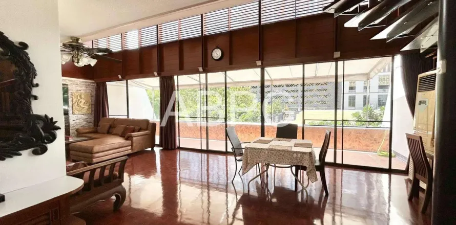 Condominio de 3 dormitorios en Jomtien Beach, Pattaya, Tailandia № 211851