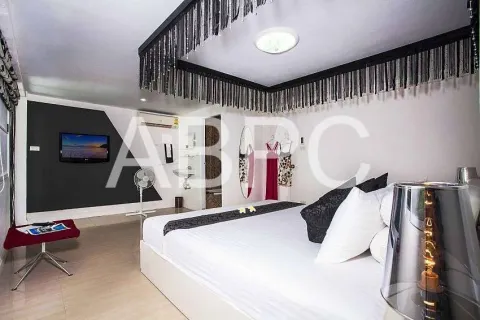 Adosado de 5 dormitorios en Pattaya, Tailandia № 211854 - foto 14
