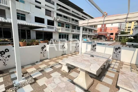Adosado de 5 dormitorios en Pattaya, Tailandia № 211854 - foto 4