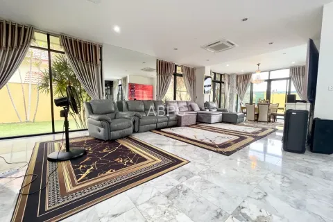 Casa de 5 dormitorios en Pattaya, Tailandia № 211852 - foto 3