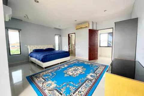 Casa de 5 dormitorios en Pattaya, Tailandia № 211852 - foto 8