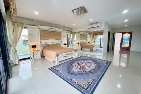 Casa de 5 dormitorios en Pattaya, Tailandia № 211852 - foto 15