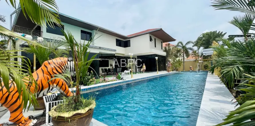 Casa de 5 dormitorios en Pattaya, Tailandia № 211852
