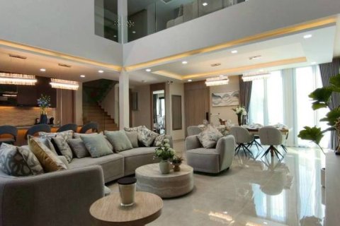 Villa in Pattaya, Thailand 5 bedrooms № 157426