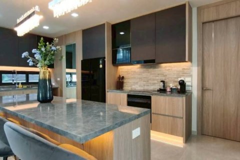 Villa in Pattaya, Thailand 5 bedrooms № 157426 - photo 5