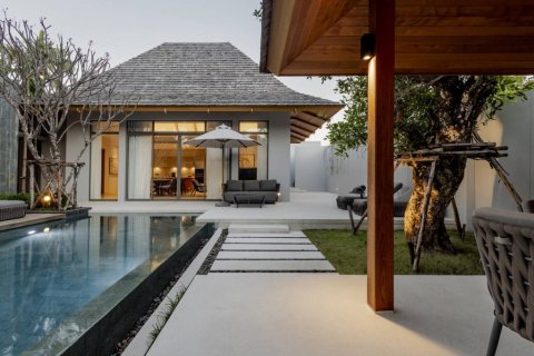 Villa in Phuket, Thailand 4 bedrooms № 157423 - photo 2